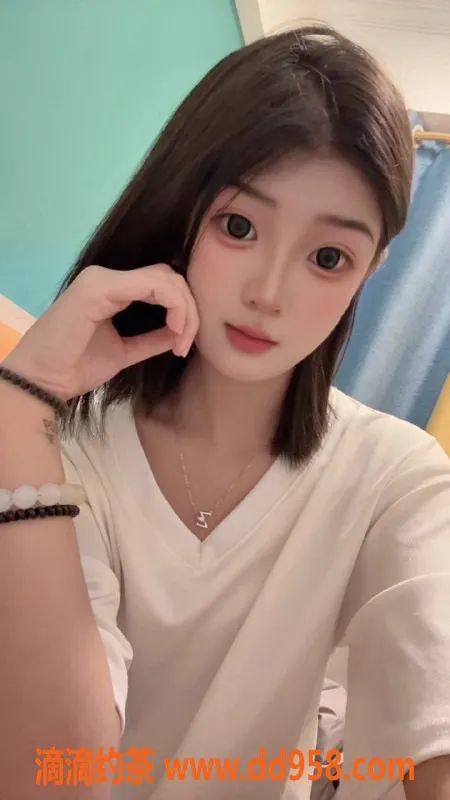 深圳楼凤-深圳龙华小琦，900起，性感制服嫩妹！