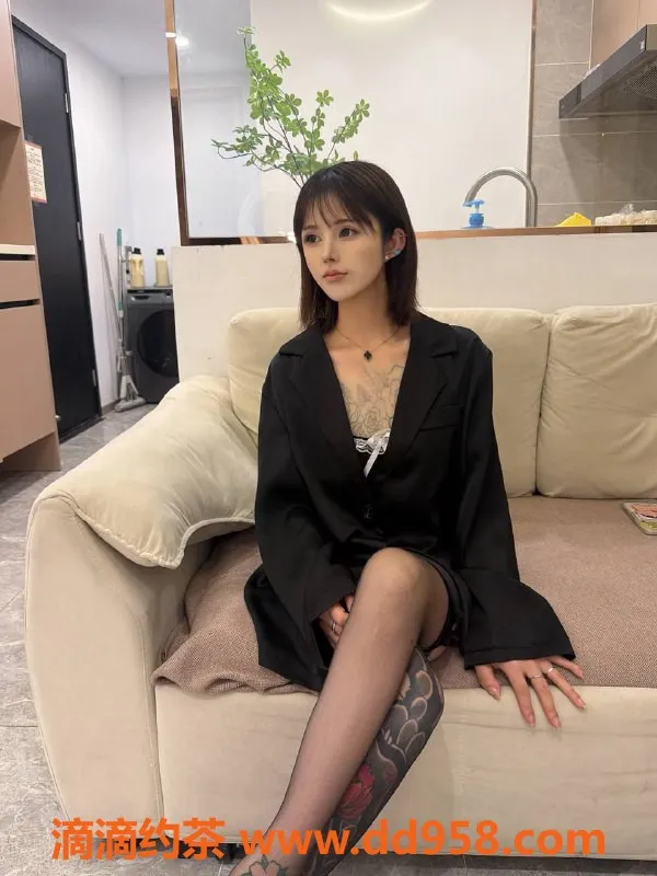 深圳楼凤资源信息,深圳龙华小小，900起，嫩妹制服舌吻服务