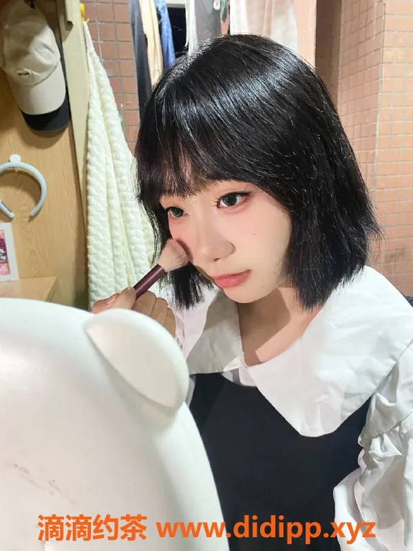 成都楼凤-成华区小月月，18岁165cm，90斤，牛奶B+，服务多样