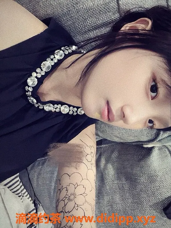 成都楼凤-成华区小爱：165cm、95斤萌妹，女友感十足