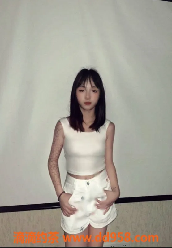 成都楼凤-成华区小爱：165cm、95斤萌妹，女友感十足