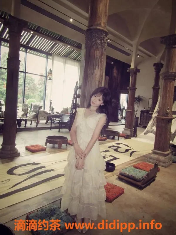 常州楼凤-常州喵喵，身高164，重92，胸围C，21岁