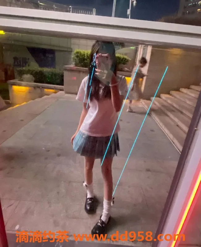 深圳楼凤-龙华嫩妹椰椰，800元起，体验舌吻和鸳鸯浴