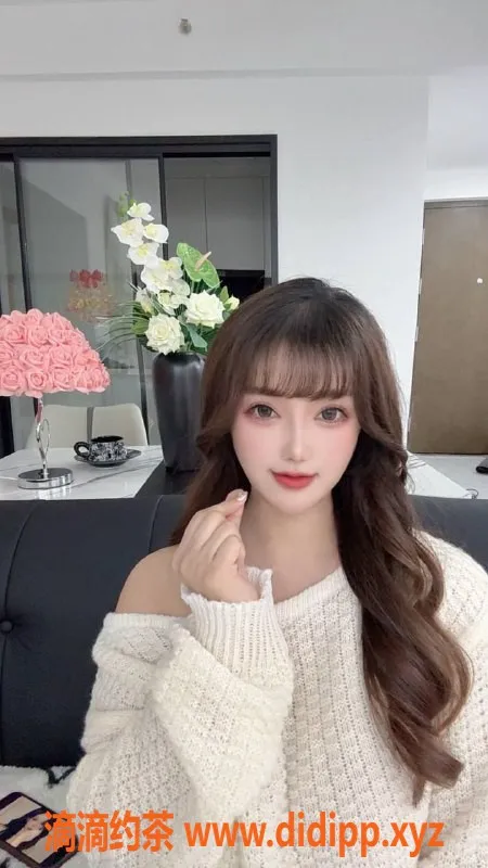 深圳楼凤-龙岗珈珈，1088P新体验，制服丝袜诱惑