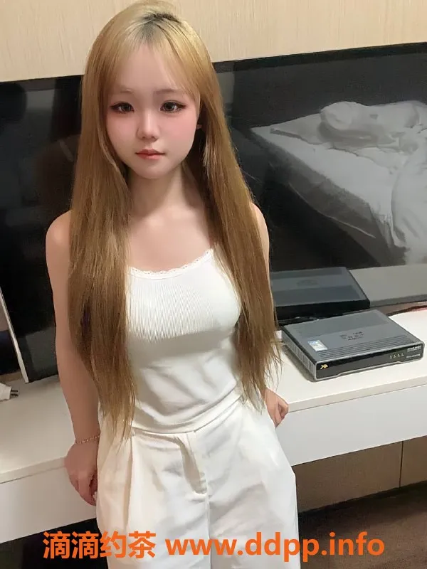 深圳楼凤-宝安小黄毛，800元体验多重服务