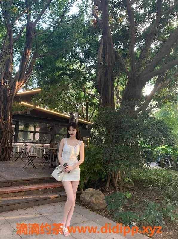 深圳楼凤-深圳罗湖小桃花，1200元私密服务等你体验