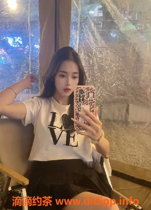 深圳楼凤-宝安嫩妹小七，800元享制服服务