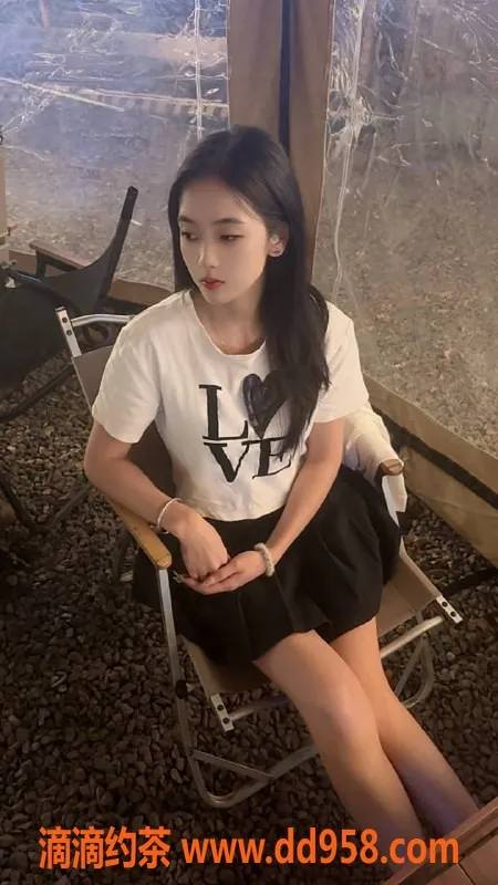 深圳楼凤-宝安嫩妹小七，800元享制服服务