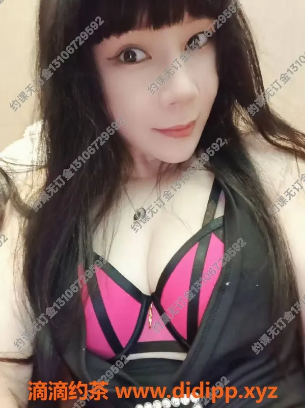 广州楼凤-禅城大骚货，400元专业鸳鸯浴服务