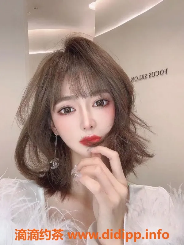 上海楼凤-林晓晓：江苏气质美女，身高168，45kg，专业摄影师