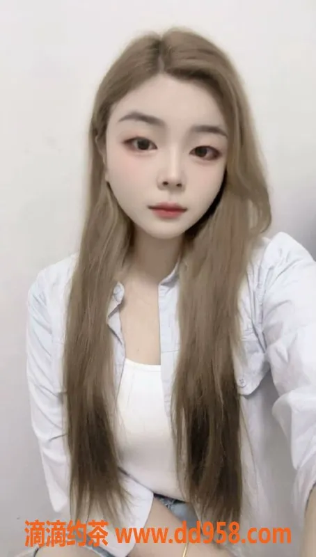 广州楼凤资源信息,黄埔御姐贝贝，价格600p，超大胸等你来约！