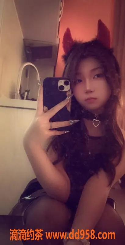 广州楼凤-天河君君嫩妹，水费600，舌吻69服务