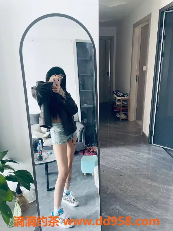 成都楼凤-成华区嫩妹小曼，双飞优惠体验