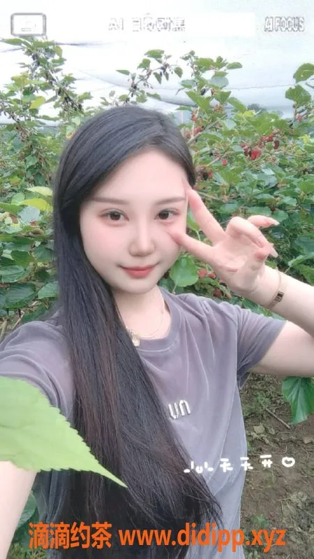 深圳楼凤-龙华思雨，900元享鸳鸯浴与69服务