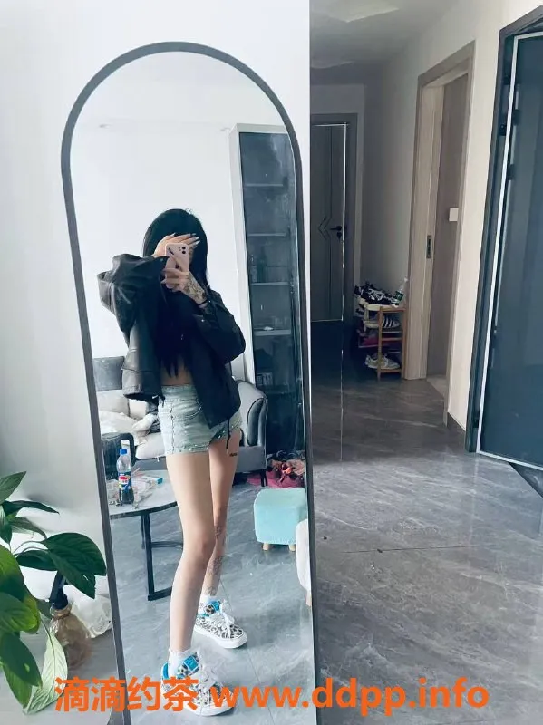 成都楼凤-成华区小曼，超细腰大奶嫩妹车，豪华双飞服务