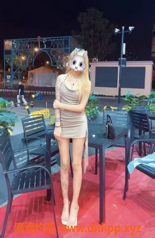 成都楼凤-成华区小曼，超细腰大奶嫩妹车，豪华双飞服务