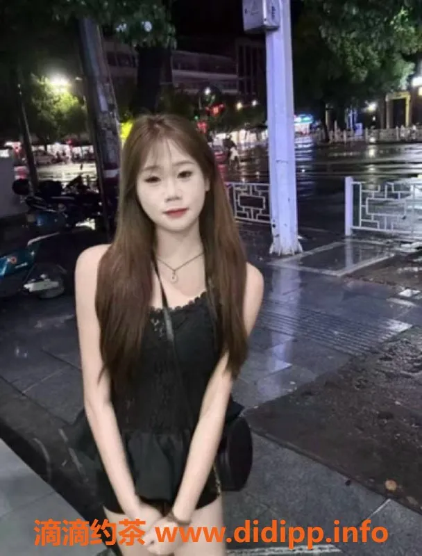 深圳楼凤-龙华区嫩妹笑笑，调情舌吻服务上档次