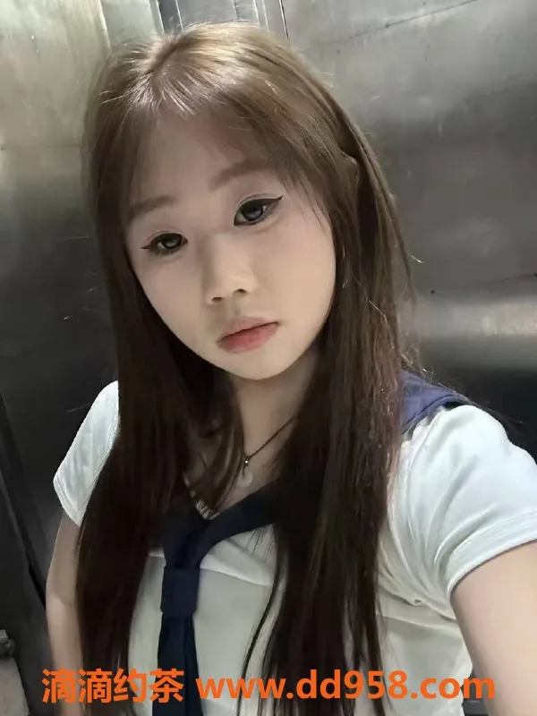 深圳楼凤-龙华区嫩妹笑笑，调情舌吻服务上档次