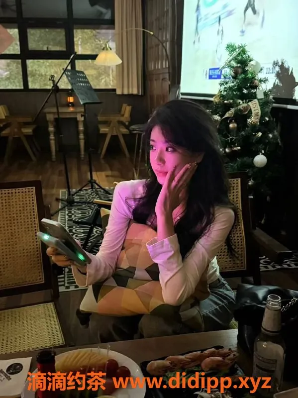 杭州楼凤-新加坡21岁清纯女友系小七，173cm水嫩可爱