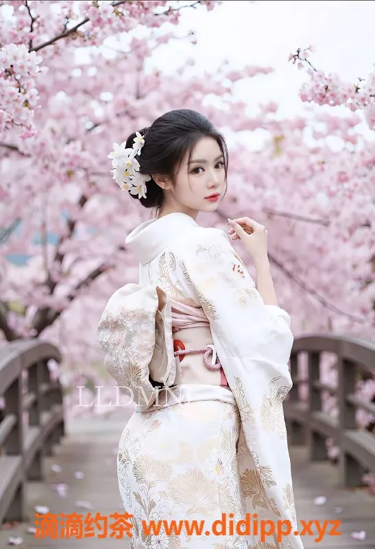 广州楼凤-天河樱花妹，16P畅享舌吻魅力