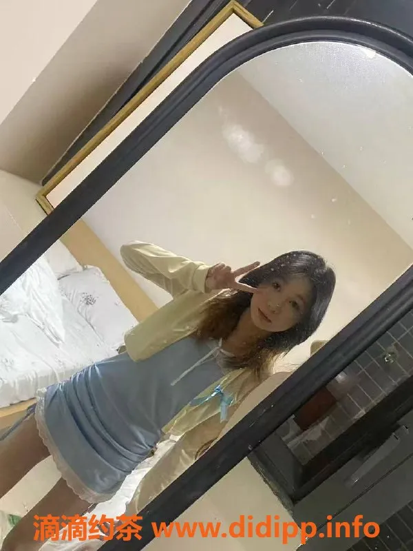 深圳楼凤资源信息,龙华嫩妹纤纤，制服深喉服务等你体验