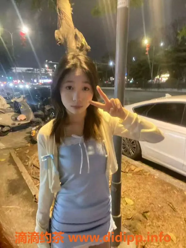 深圳楼凤-龙华嫩妹纤纤，制服深喉服务等你体验