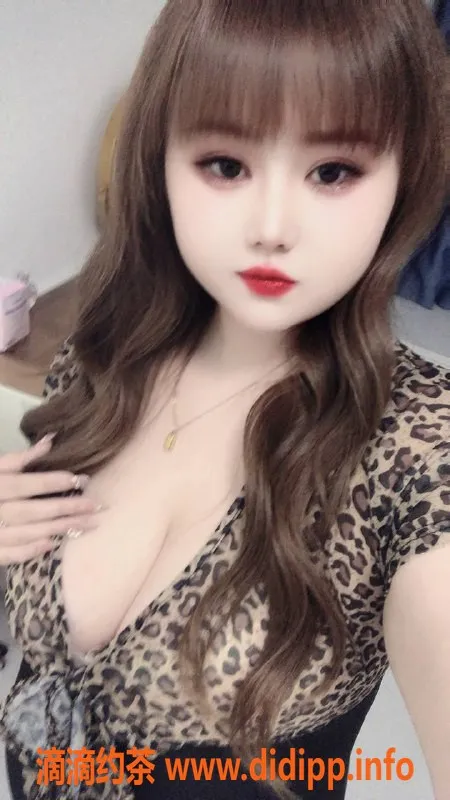 广州楼凤-白云区巨乳童颜，163高D罩杯服务超丰富