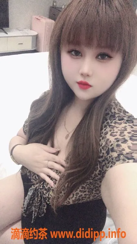 广州楼凤-白云区巨乳童颜，163高D罩杯服务超丰富