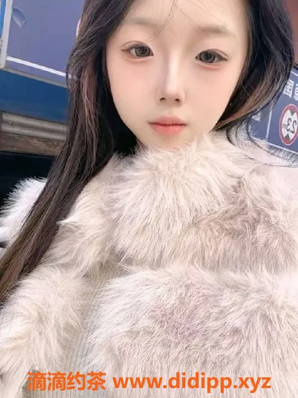 成都楼凤-成华区小曼，大奶嫩妹双飞体验