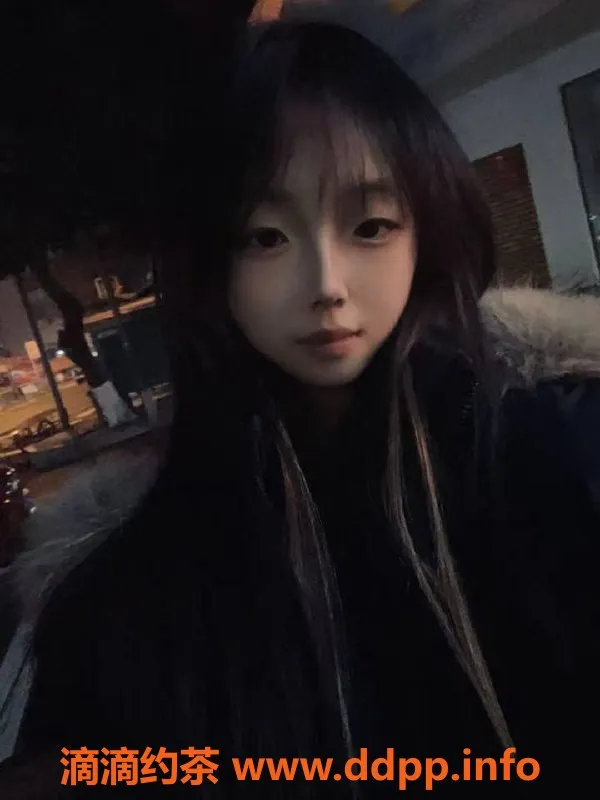 成都楼凤资源信息,成华区小曼，大奶嫩妹双飞体验