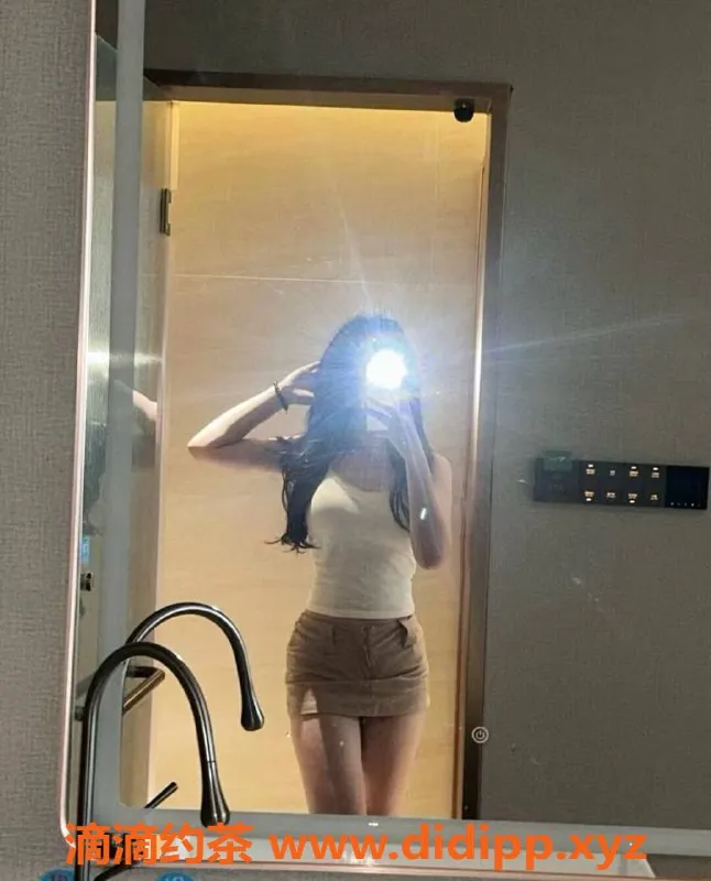 深圳楼凤-福田嫩妹小艺，前凸后翘，1000起价