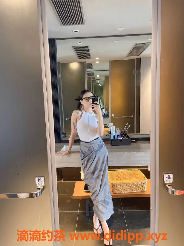 广州楼凤-天河区阿柯，课费1200p起，私聊了解更多！