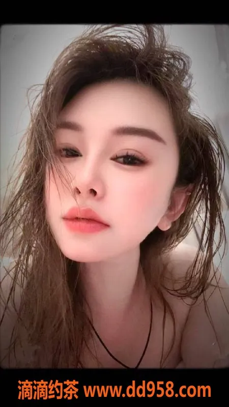 广州楼凤-天河健身教练咪西儿，大胸嫩妹等你来撩