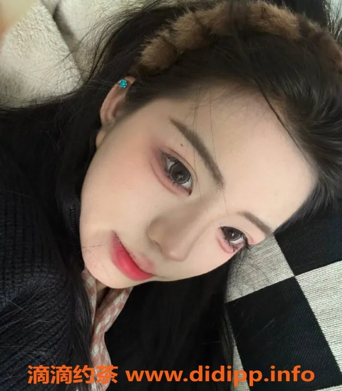 广州楼凤-番禺嫩妹小茜呀，水费700p期待你哦