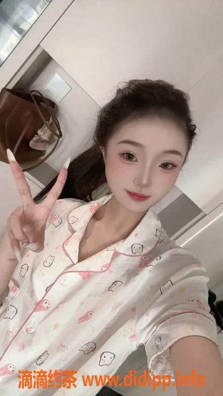 成都楼凤-成华区苒苒，18岁158cm，70斤排骨妹子