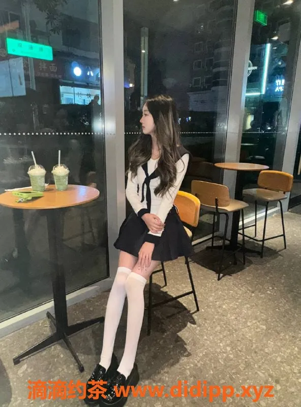 成都楼凤-成华区苒苒，18岁158cm，70斤排骨妹子