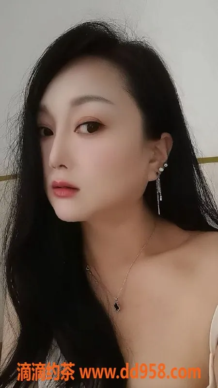 广州楼凤-天河区美少妇，158C罩杯服务优质，水费合理