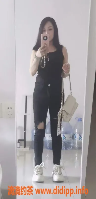 广州楼凤-天河区美少妇，158C罩杯服务优质，水费合理