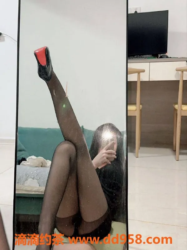 北京楼凤-阿那娅：超模特长腿，温柔口技达人