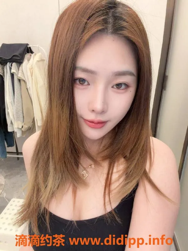 深圳楼凤-南山嫩妹可心，900元畅享舌吻与制服服务