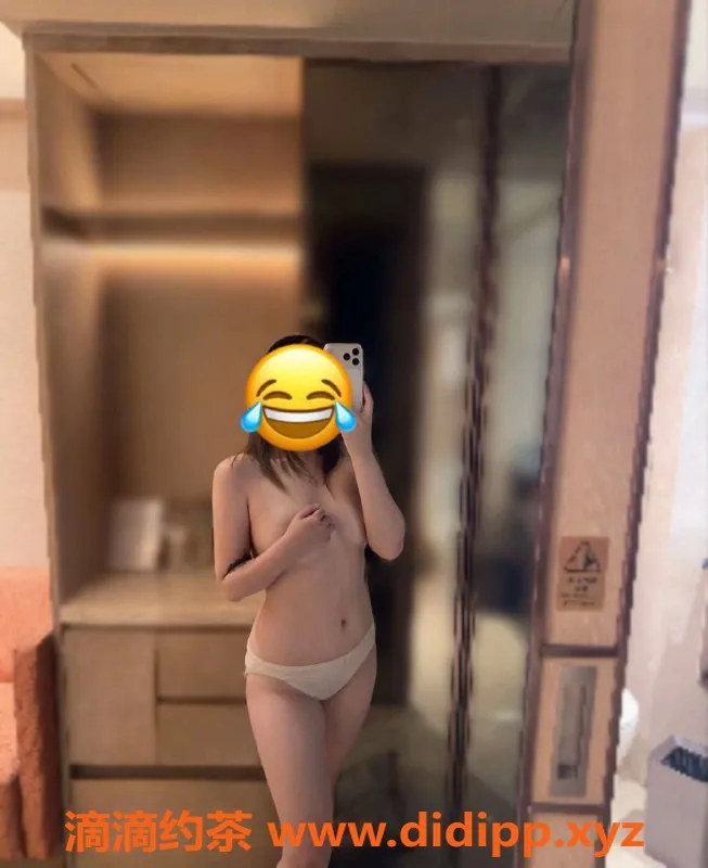 深圳楼凤-南山嫩妹可心，900元畅享舌吻与制服服务