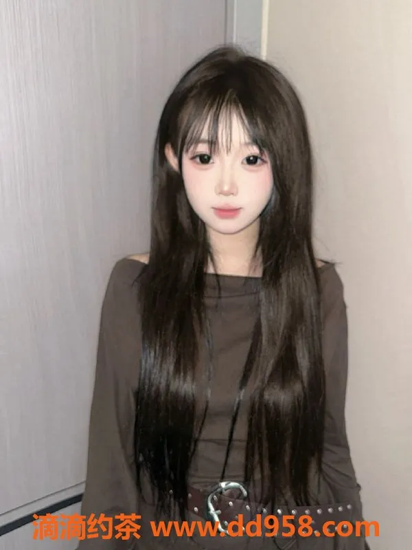 深圳楼凤-西丽嫩妹思思，600元体验制服风情