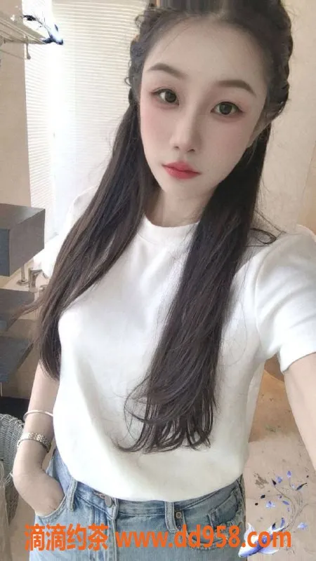 深圳楼凤-深圳龙华小菲，600元起，御姐制服服务