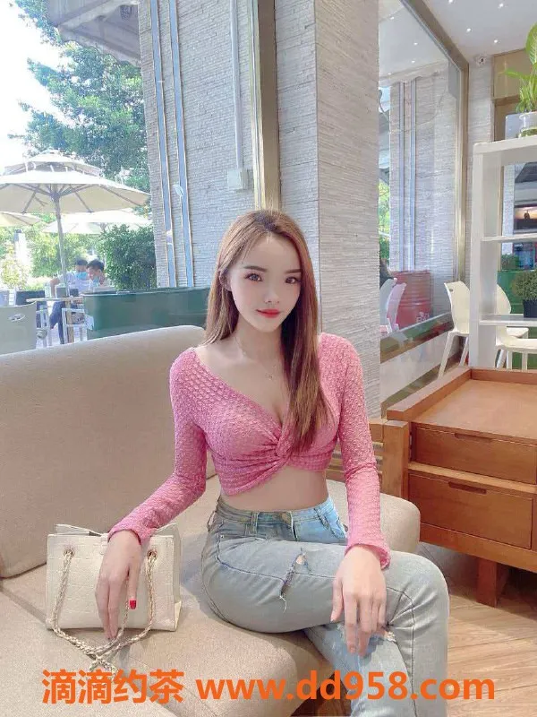 广州楼凤-番禺嫩妹倩倩，700p舌吻服务等你体验