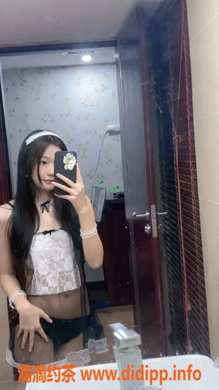 中山楼凤-东区洛一，19岁B罩杯，600元起服务