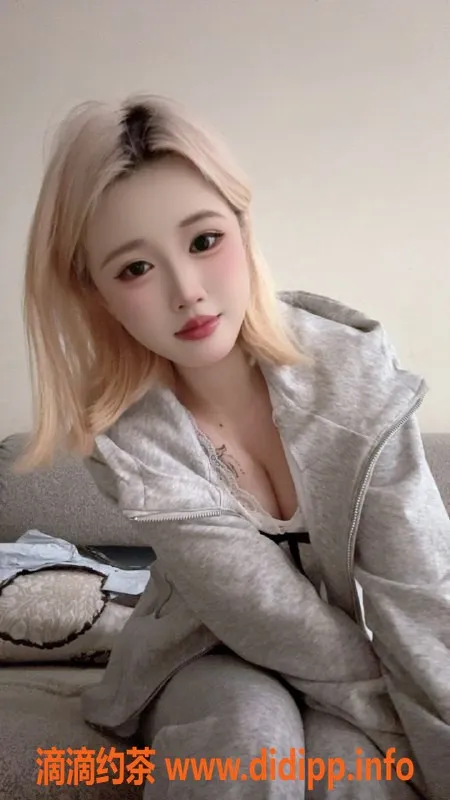 深圳楼凤资源信息,南山小美，身材火辣，700元体验鸳鸯浴