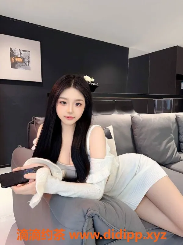 青岛楼凤-陈嘻嘻，天然白虎，诱惑制服服务体验