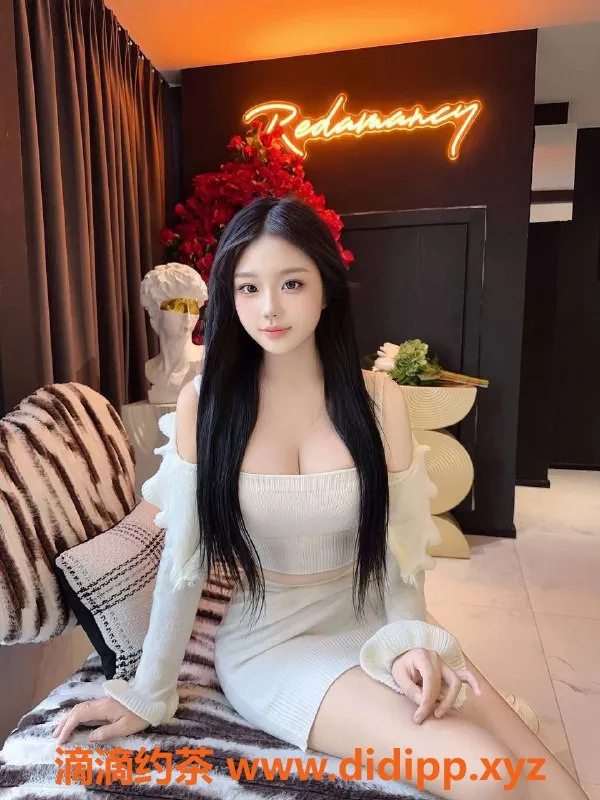 青岛楼凤-陈嘻嘻，天然白虎，诱惑制服服务体验