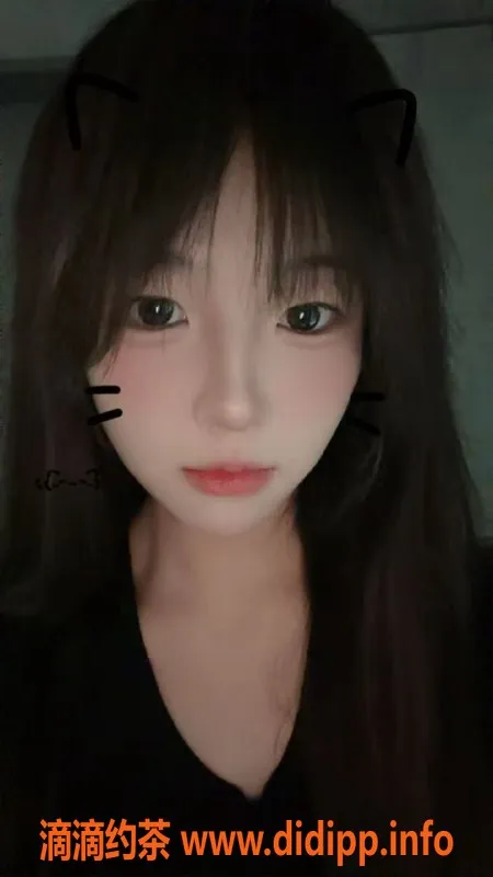 常州楼凤-武进18岁艺术生龙龙，170cm陪浴服务