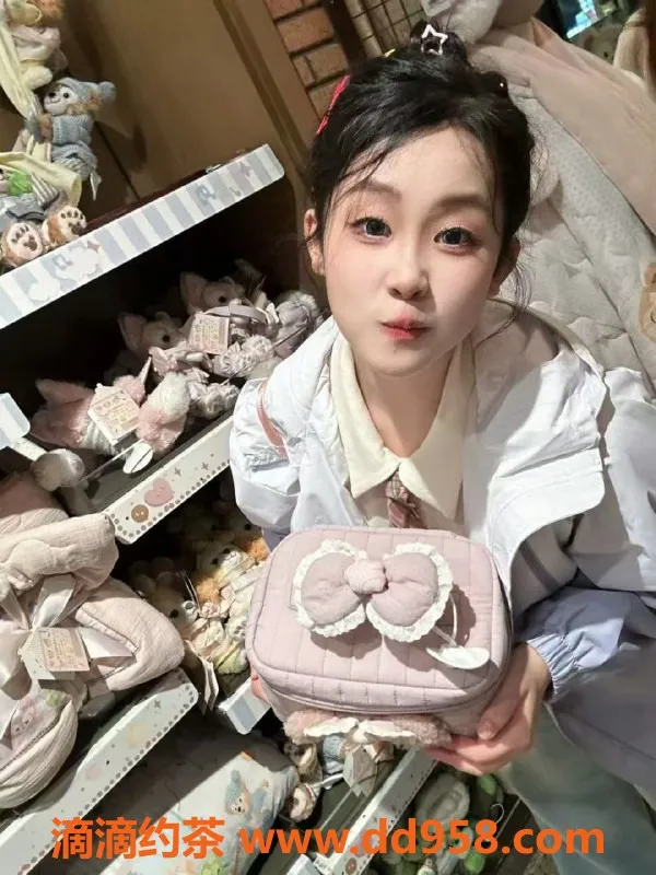 常州楼凤-常州小云 22岁166cm C罩杯 可随时安排